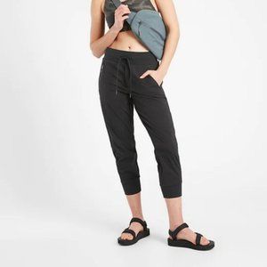 Athleta 23” Trekkie North Crop Jogger Pants Black 6P